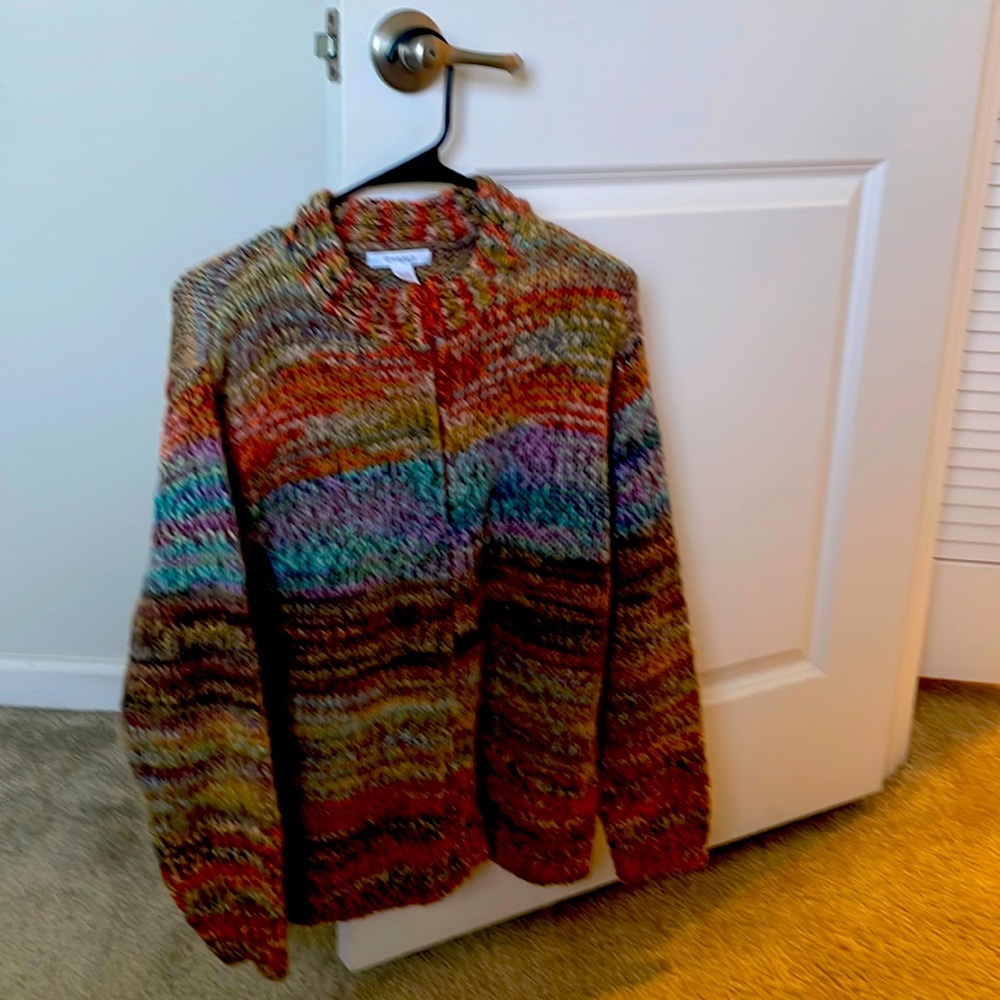 Ladies sweater in excellent condition